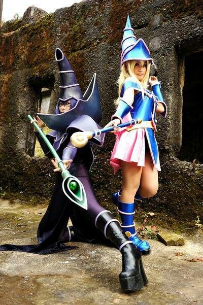 Yu-Gi-Oh Dark Magician Cosplay Yugioh Cosplay, Yu Gi Oh Anime, Dark Magician Girl, Dark Magician, Epic Cosplay, Cool Cosplay, Cosplay Tutorial, Creative Costumes, Awesome Cosplay