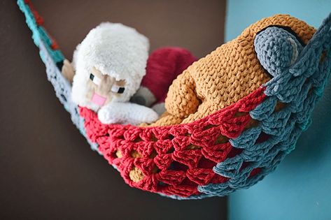 How To Crochet A Toy Hammock, Crochet Toy Hammock Free Pattern, Crochet Stuff Animal Hammock, Crochet Hammock For Toys Free Pattern, Crochet Toy Net, Crochet Stuffy Hammock Free Pattern, Crochet Yarn Hammock Pattern Free, Stuffed Animal Hammock Crochet, Toy Hammock Crochet Pattern Free