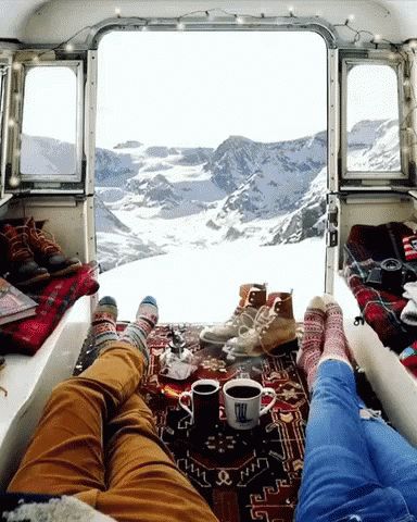 Winter Date Ideas, Defender Camper, Kombi Home, Combi Volkswagen, Van Camping, Land Rover Series, Short Break, Land Rover Discovery, Camping Life