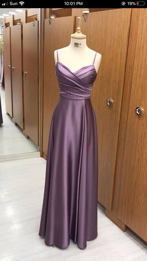 Long Dark Purple Dress, Graduation Dress With Gown, Party Wear Gowns Western, Long Dresses Western, Purple Prom Dresses Long, Beautiful Formal Dresses, Satin Long Prom Dress, Types Of Gowns, Prom Dresses Simple