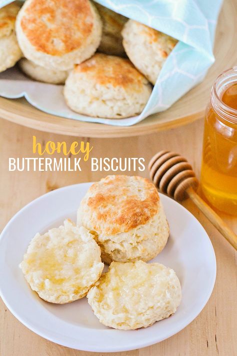 These light and flaky honey buttermilk biscuits are melt-in-your-mouth delicious! Bread Cookbook, Buttermilk Biscuits Recipe, Vitamix Recipes, Biscuit Rolls, Cheese Biscuits, Buttermilk Biscuits, Sandwich Bread, Biscuit Recipe, Quick Bread