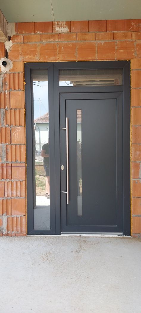 Usi Exterior Casa, Deco 2023, Aluminium Door Design, Aluminium Front Door, Iron Furniture Design, House Front Door Design, Aluminium Door, Home Door Design, House Front Door