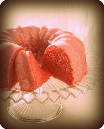 recipe: pink lemonade pound cake – Frilly Fossils Pink Lemonade Pound Cake, Pink Lemonade Cake, Lemon Cake Mixes, Pound Cakes, Munnar, Lemonade Recipes, Good Eat, Think Food, Pound Cake Recipes