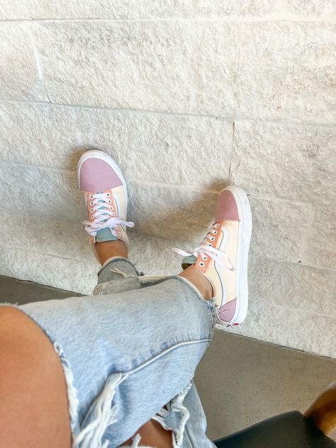 Pastel Vans Outfit, Pastel Sneakers Outfit, Pink Vans Outfit Casual, Pink Checkered Vans Outfit, Trendy Pastel Low-top Sneakers, Cute Vans Sneakers For Spring, Pastel Sneakers For Spring Streetwear, Sporty Pastel Sneakers For Streetwear, Retro Spring Color Block Sneakers