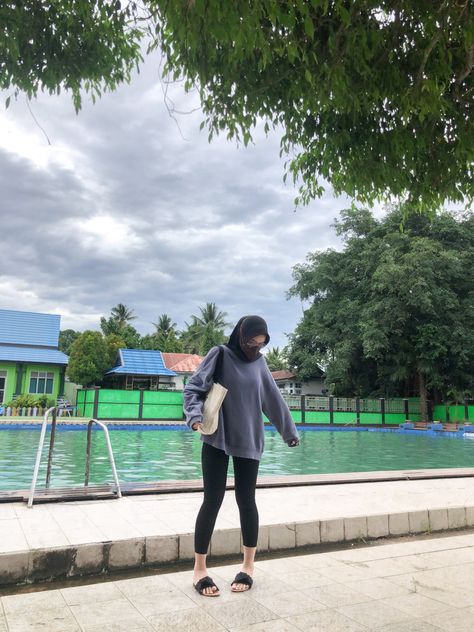 Outfit Jogging Hijab Legging, Outfit Olahraga Hijab Legging, Ootd Renang Hijab, Ootd Hijab Legging, Ootd Celana Leging, Style Olahraga Hijab, Outfit Jogging Hijab, Ootd Legging, Ootd Crewneck