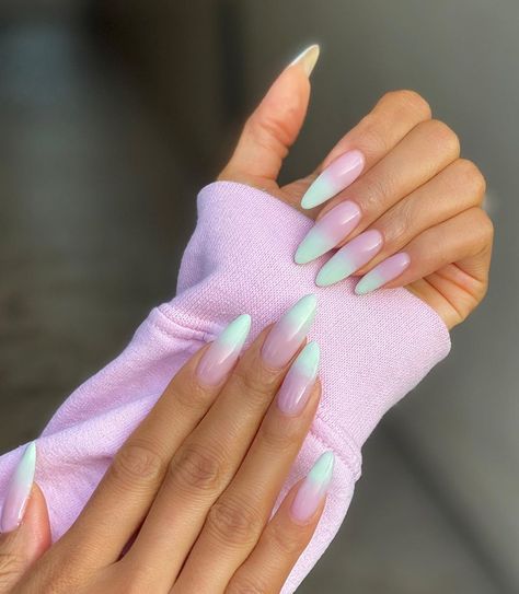 Summer Nails 2023 Mint Green, Mint Ombre Acrylic Nails, Mint Green And Lilac Nails, Gel Nails Mint Green, Mint Nails Ideas, Mint Green Ombre Nails, Mint Ombre Nails, Mint Green And Pink Nails, Mint Colored Nails