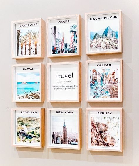 Travel Wall Display Ideas, Travel Theme Room Decor, Travel Room Theme, Travel Aesthetic Home Decor, Travel Inspired Bedroom Decor Ideas, Travel House Decor, Travel Apartment Decor, Travel Frame Ideas Display, Travel Picture Wall Ideas