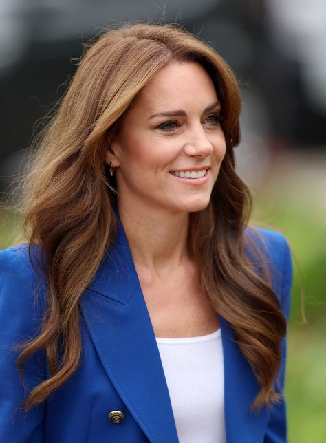 Kate Middleton Got a Rich Hair Color Update for Winter — See Before & After Photos | Allure Kate And Pippa Middleton, Rich Hair Color, Bereaved Mothers, Princess Of Wales Style, Princesse Kate Middleton, Kate Middleton Hair, Kate Princess, Kate And Pippa, Princess Catherine Of Wales