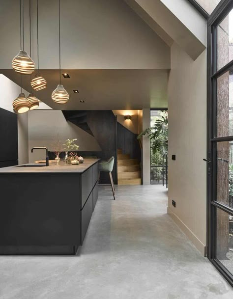 Townhouse Designs, Black Kitchens, Art Of Living, Living Design, Modern Kitchen Design, House Inspiration, Kitchen Inspirations, Kitchen Interior, Modern Interior