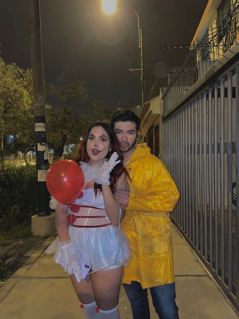 Horror Movie Couples, Pennywise And Georgie Costume, Georgie Costume, Pennywise And Georgie, Costume For Couples, Couple Costume, Movie Couples, Couples Costumes, Horror Movie