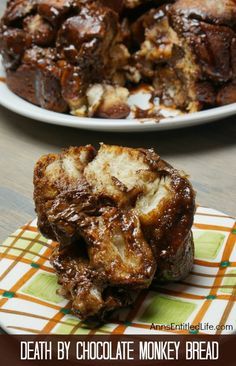 Cinnamon Crackers, Chocolate Monkey Bread, Cinnamon Monkey Bread, Monkey Bread Recipe, Magic Bars, Canned Biscuits, Sugar Glaze, Monkey Bread, Chocolate Cinnamon