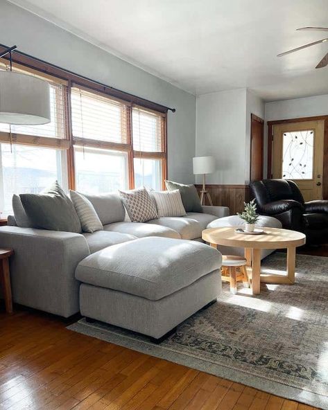 Cozy and Modern Sectional Sofa Ideas for Your Living Room - Farmhousehub Sectional Sofa Ideas, Neutral Sectional, Small Sectional, Small Sectional Sofa, Modern Sectional Sofa, Grey Sectional Sofa, Patterned Armchair, Sofa Ideas, Grey Sectional