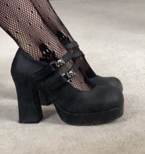 Goth Heels Boots, Gothic Prom Shoes, Goth Outfits With Mary Janes, Gothic Platform Heels, Alt Wedding Shoes, Platform Goth Shoes, Black Heels Goth, Cute Goth Shoes, Gothic Shoes Heels