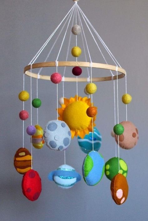 Mobile For Baby, Solar System Crafts, Craft Work For Kids, Diy Baby Mobile, Fall Arts And Crafts, Hand Crafts For Kids, Diy Classroom, Baby Crib Mobile, Christmas Card Crafts