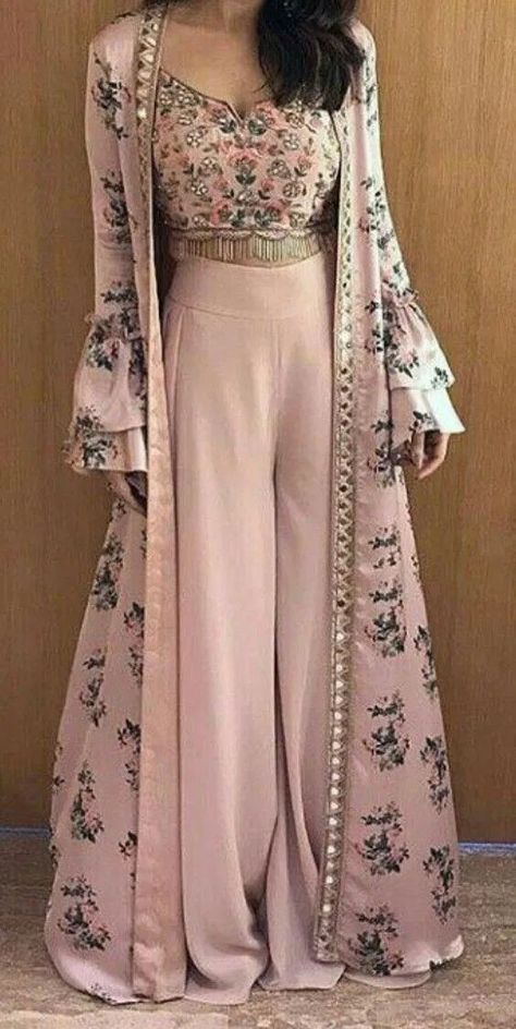 Pakistani Lengha, डिजाइनर कपड़े, Indian Gown, Pakistani Lehenga, Lehenga Indian, Gown Indian, Outfit Designer, मेहंदी डिजाइन, Trendy Outfits Indian