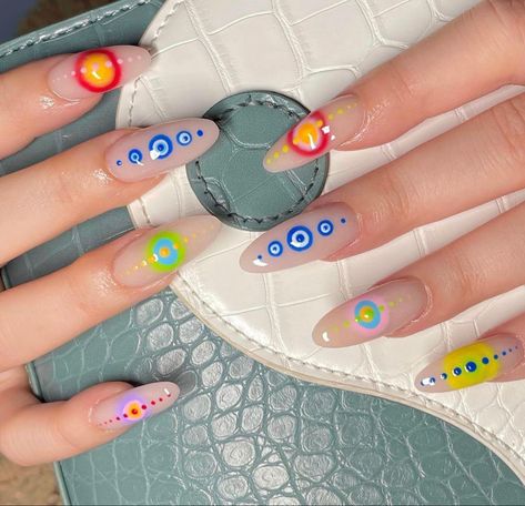 Coachella Nails Ideas 2023, Music Festival Nails Ideas, Coachella Nails 2023, Cool Funky Nails, Short Festival Nails, Bonnaroo Nails, Glastonbury Nails, Colourful Nails Designs, Hippie Nail Art Boho