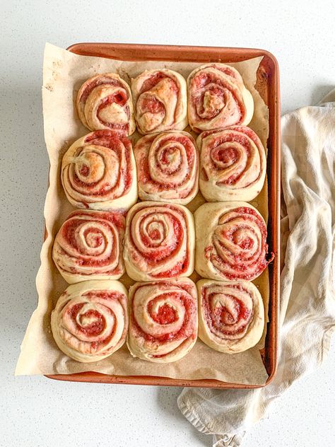 My strawberry sourdough sweet rolls are made from scratch with wholesome ingredients and simple instructions. Each bite is full of... Strawberry Sourdough, Sweet Rolls Recipe, Rolls From Scratch, Cinnamon Roll Apple Pie, Homemade Hashbrowns, Recipe Using Sourdough Starter, Sweet Roll Recipe, Sourdough Starter Discard Recipe, Sourdough Starter Recipe