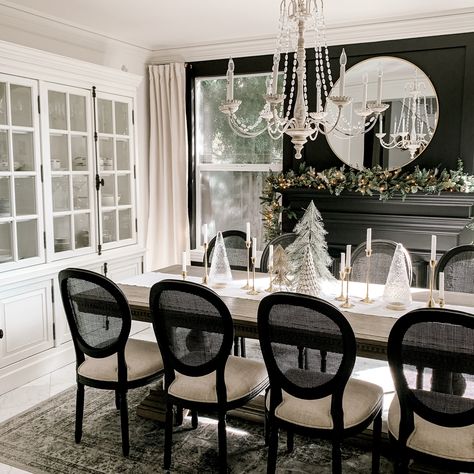 Dining Table Styling When Not In Use, Upscale Dining Room, Elegant Dinning Room Decor, Vintage Furniture Modern Home, Stunning Dining Rooms, Fancy Dinning Room Elegant Dining, Modern French Provincial Dining Room, Light Dining Table Dark Chairs, Ralph Lauren Dining Room Inspiration