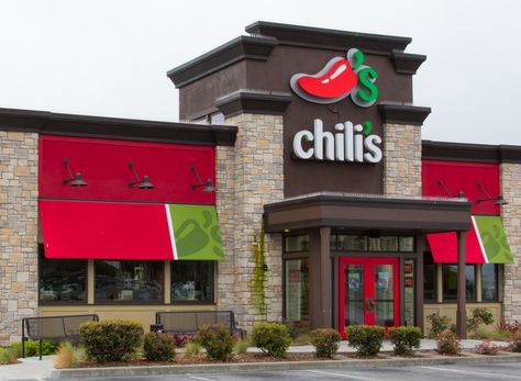 11 Unhealthiest Dishes to Order at Chili’s Chili's Restaurant, Santa Fe Chicken Salad, Chilies Restaurant, Santa Fe Chicken, Grilled Avocado, Restaurant Exterior, Gluten Free Menu, Open Dining Room, Casual Dining Restaurant