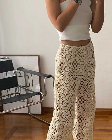 Crochet Pants Outfit, Crochet Trousers, Crochet Pant, Crochet Pants Pattern, Cool Crochet, Loom Crochet, Trouser Pattern, Diy Clothes Hacks, Say Less