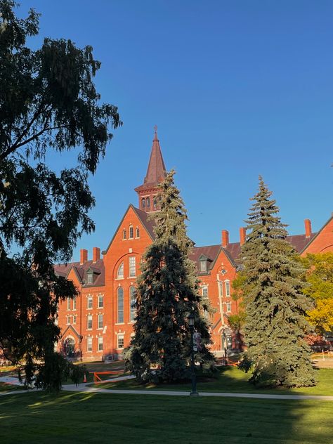 Uvm Vermont Aesthetic, University Of Vermont Aesthetic, University Of Vermont, College Vision Board, Hiking Club, Dream Dorm, College Board, Study Pictures, Dream College