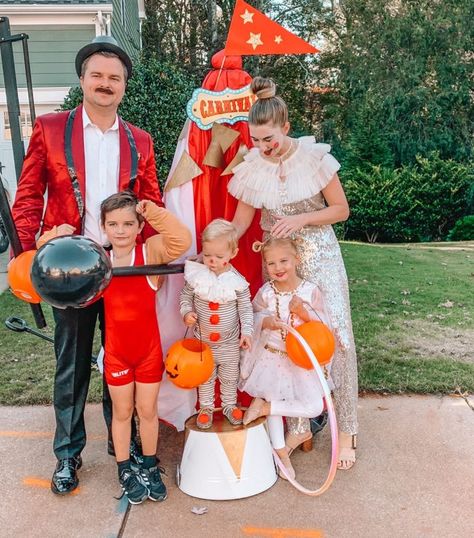 Life's a circus with this crew! Check out all of our family Halloween costumes on my Halloween board! #diycostume #halloweencostume #familycostumes Circus Popcorn Costume, Clown Family Halloween Costumes, Circus Family Halloween Costumes, Family Circus Halloween Costumes, Family Circus Costumes, Family Of 6 Halloween Costumes, Circus Family Costume, Circus Halloween Costumes, Halloween Circus