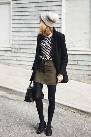 Green Mini Skirt Outfit, Corduroy Skirt Outfit, Olive Green Outfit, Olive Green Skirt, Mini Skirt Outfit, Mini Skirt Style, Green Mini Skirt, Miniskirt Outfits, Green Outfit