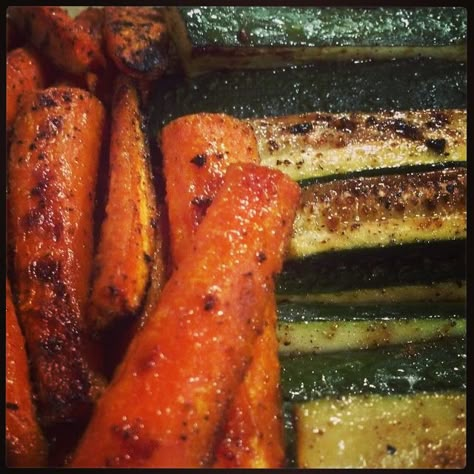 Roasted Zucchini & Carrots.....oh yum!! Christmas Bunco, Roasted Zucchini, Roast Zucchini, Baked Carrots, Baked Veggies, Roasted Cabbage, Roasted Vegetable Recipes, Cooked Carrots, Cabbages