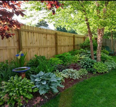 Pin by josée vaillancourt on Landscaping | Backyard landscaping designs, Backyard garden landscape, Backyard garden design Garden Design Front Yard, Landscaping Backyard, Backyard Garden Landscape, Fence Landscaping, Have Inspiration, Garden Yard Ideas, Home Landscaping, Backyard Garden Design, Front Yard Garden