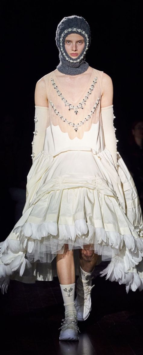 Simone Rocha Fall 2022 RTW Petticoat Fashion Runway, Ballet Attire, Fashion Costume, Shoulder Pads, Petticoat, Fashion Details, Unique Fashion, Pink Dress, Runway Fashion