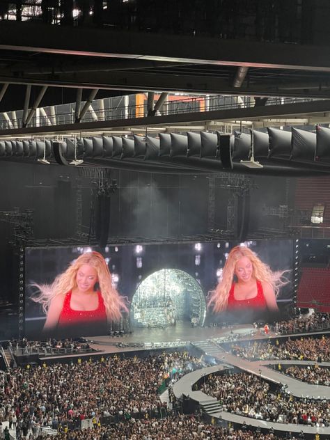 Concert Aesthetic Beyonce, Beyonce Concert Aesthetic, Aesthetic Amsterdam, Beyoncé Concert, Beyonce Concert, Tour Aesthetic, Concert Crowd, 2024 Board, Celebrity Pics