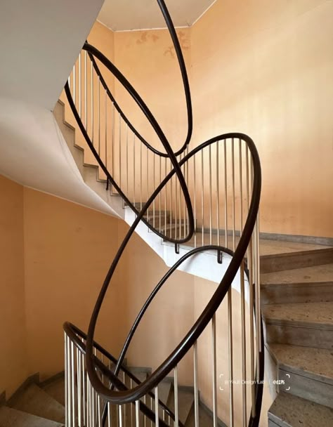 Stairway Design, Staircase Railings, Interior Stairs, Spiral Staircase, Staircase Design, Stairs Design, Residential Building, Board Design, Rome Italy