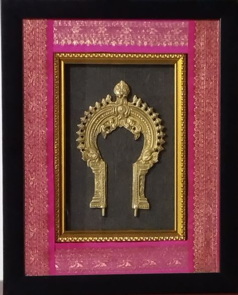 Indian Fabric Wall Decor, Jharoka Art, Prabhavali Frame, Simple House Exterior Design, Mural Art Design, Vintage Brass Decor, Indian Room Decor, Fabric Wall Decor, Drawing Room Decor