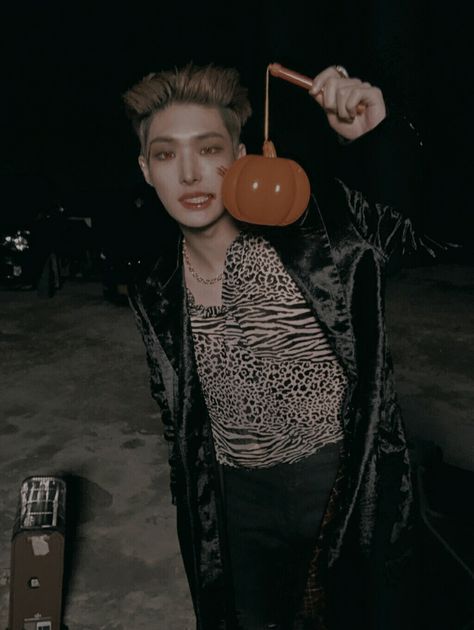 Ateez Black Cat Nero, Ateez Halloween, Black Cat Nero, Ateez And Stray Kids, Halloween Board, Ateez Mingi, Mingi Ateez, Fav Song, Caramel Apples