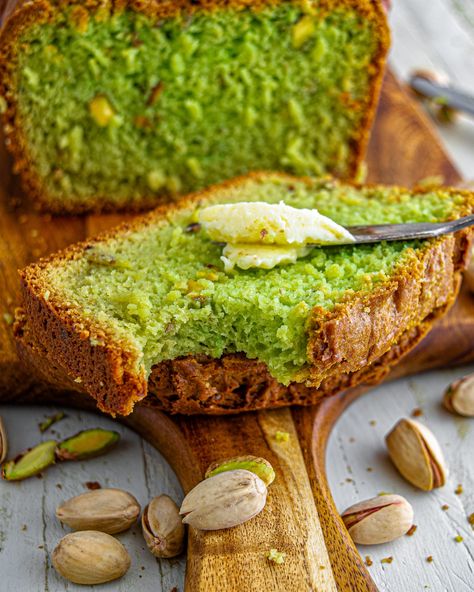 This Unusual Recipe Shows You How to Make Bread with Pistachios Veggie Breads, Vegetable Loaf, Pistachio Recipes Desserts, Pistachio Bread, Loaf Breads, Pistachio Dessert, Dessert Breads, Make Bread, Pistachio Pudding