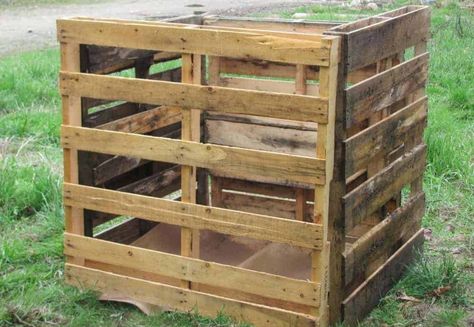 Potatoes In Containers, Growing Strawberries In Containers, Potato Planter, Potato Box, Grow Potatoes In Container, Pallet Potting Bench, Potting Bench Plans, Container Potatoes, Potato Planters