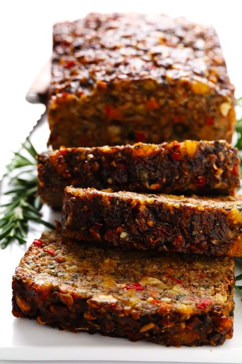 Nut Roast Recipe, Vegetarian Nut Roast, Roasted Nuts Recipe, Nut Roast, Vegetarian Roast, Nut Loaf, Dinner Christmas, Gimme Some Oven, Roasted Nuts