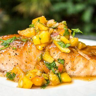 Maple Soy Salmon with Peach Salsa - Two Kooks In The Kitchen Maple Soy Salmon, Peach Salsa Recipes, Ginger Salmon, Salmon Soy Sauce, Peach Recipes, Vegetable Quinoa, Marinated Salmon, Peach Salsa, Salsa Ingredients