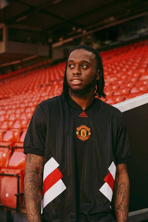 Wan Bissaka, Manchester United Legends, Manchester United Football Club, Marcus Rashford, Manchester United Football, Model Inspo, Football Pictures, Man Utd, Football Wallpaper