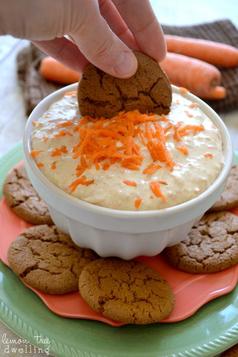 Creamy Carrot Cake Dip - like carrot cake + cream cheese frosting in a dip! Carrot Cake Cream Cheese Frosting, Carrot Cake Dip, Carrot Cream Cheese, Frosting Desserts, Carrot Cake Cream Cheese, Cake Cream Cheese Frosting, Carrot Cream, Cake Dip, Easy Holiday Desserts