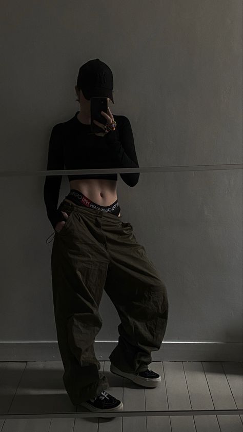 Platform Vans, Outfit Top, Parachute Pants, Calvin Klein, Fashion Inspo, Pants, Trousers