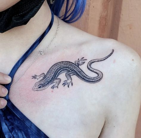 Skink Lizard Tattoo, Monitor Lizard Tattoo, Blue Tongue Skink Tattoo, Reptile Tattoo Ideas, Animal Tattoo Sleeve, Lizard Tattoo Design, Reptile Tattoo, Tattoo Map, Moms Tattoo