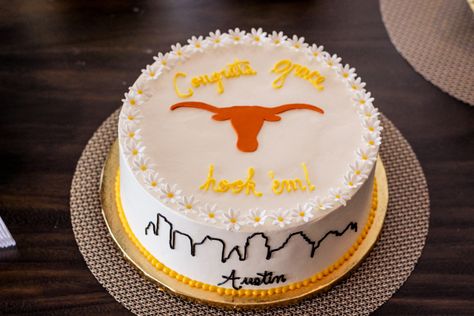 longhorn daises austin dallas Ut Austin, High School Graduation Party, High School Graduation, Graduation Cakes, Graduate School, Grad Parties, Graduation Party, Austin, Cake