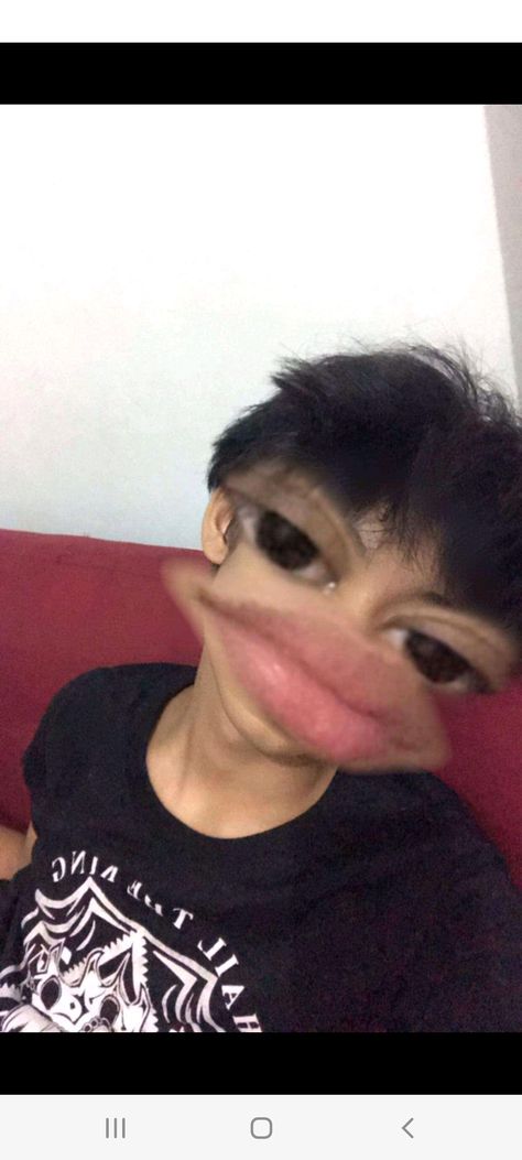 Fake Profile Pictures Boy, Boy Covered Face, 1000 Peso Bill Philippines, Boyfriend Prank, Video Call With Boyfriend Prank, Filipino Boy, Fake Boy, Boy Blurred Pic, Cat Profile