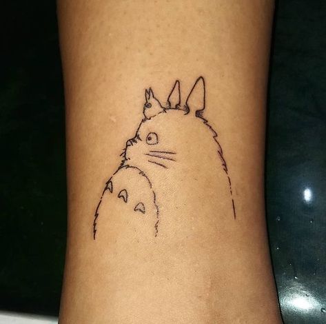 Totoro Tattoo, Tatuaje Studio Ghibli, Studio Ghibli Tattoo, Stick Poke Tattoo, Tattoos Infinity, Bestie Tattoo, Ghibli Tattoo, Mom Tattoo Designs, White Ink Tattoo