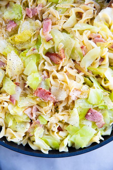 Fried cabbage and noodles is a classic Eastern European dish that is so fast and easy to make! You can customize it to your liking with other meat. Irish Cabbage Recipes, Irish Cabbage, Fried Cabbage Recipes, Cabbage Side Dish, Bread Booze Bacon, Bacon Fried Cabbage, Cabbage And Noodles, European Dishes, Bacon Fries