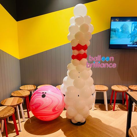 Bowling Pin Balloon Column, Bowling Balloon Decorations, Bowling Balloons, How To Make Balloon, Bowling Party, Bowling Balls, Balloon Ideas, Balloon Sculptures, Bowling Pins