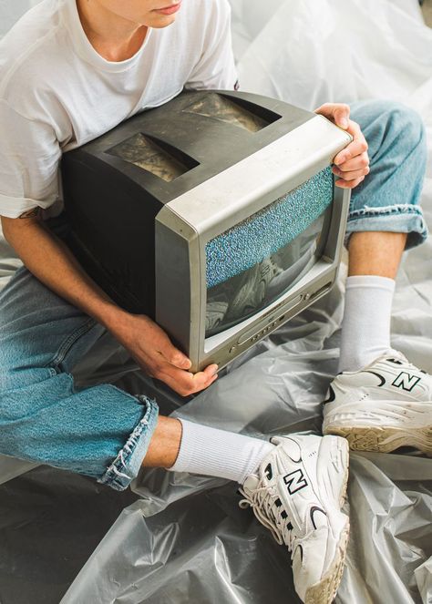 Vhs Astethic, Watching Tv Photoshoot, Grunge Product Photography, Vintage Tv Photoshoot, Vhs Photoshoot, 90s Vhs Aesthetic, 90s Aesthetic Photoshoot, Editorial 90s, Tv Photoshoot