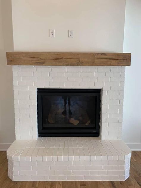 Wood Mantle Fireplace, White Brick Fireplace, Painted Brick Fireplaces, Built In Shelves Living Room, Wood Mantle, Brick Fireplace Makeover, White Fireplace, Fireplace Remodel, Diy Fireplace