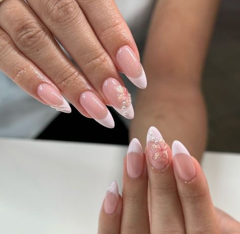 French Tips With Pink Design, French Manicure With Flowers, Flower French Tip Nails, Romantic Nails, Girly Acrylic Nails, Pretty Gel Nails, Summery Nails, Soft Nails, Classy Acrylic Nails